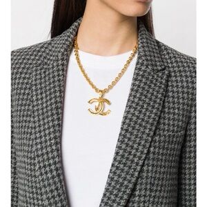 CHANEL Gold Player Logo Necklace Statement Vintage CC logo 💯 Authentic
